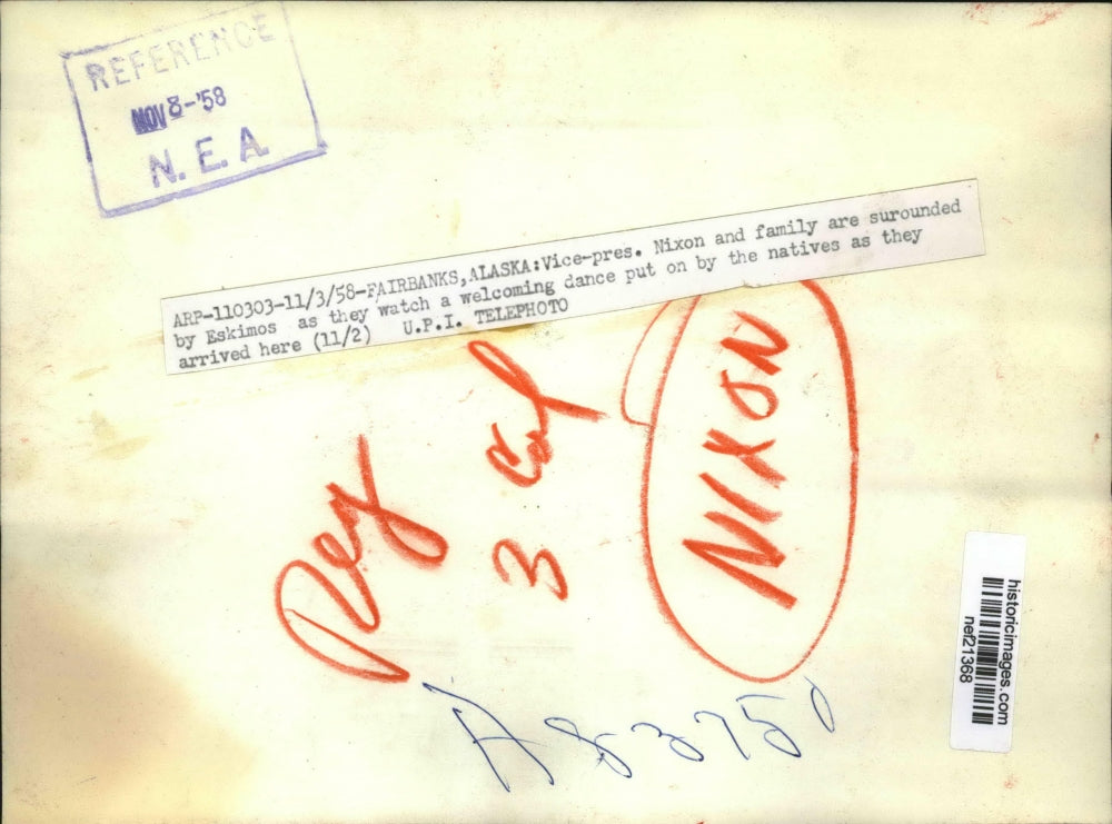 1958 Press Photo Vice President Nixon and Family Surrounded By Eskimos