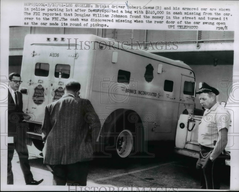 1961 Press Photo Robert Brown reported a bag with $240,000 missing from the car
