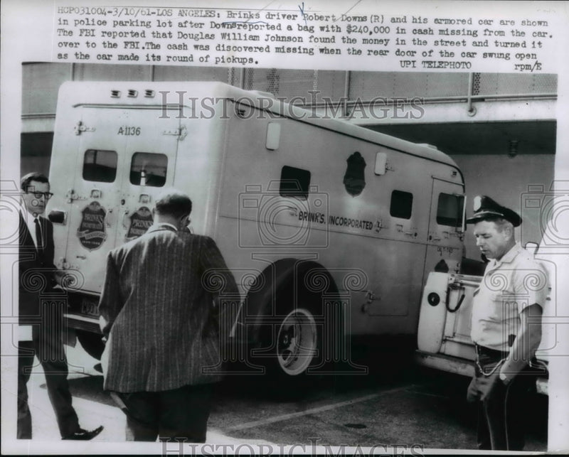 Load image into Gallery viewer, 1961 Press Photo Robert Brown reported a bag with $240,000 missing from the car
