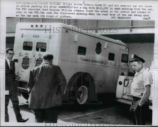 1961 Press Photo Robert Brown reported a bag with $240,000 missing from the car