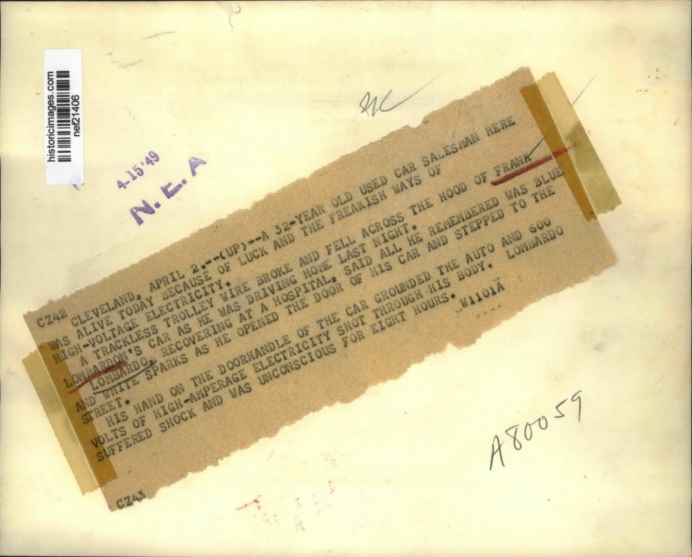 1949 Press Photo Frank Lombardo,trackless trolley wire broke and feel at his car