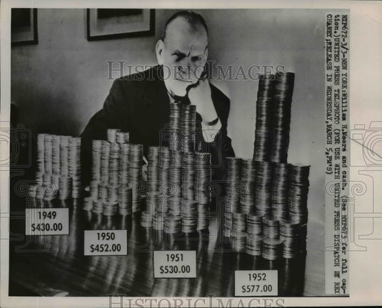1952 Press Photo William H. Moors and Cash - nef21418