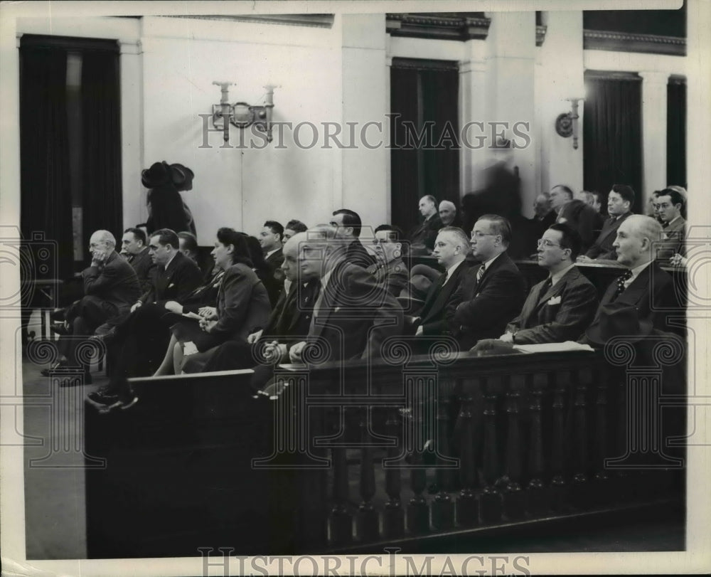1945 Press Photo Spectators at Federal Hearing of 16 Montgomery Ward Plants Case