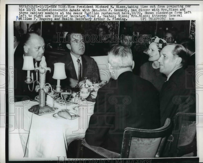 Load image into Gallery viewer, 1960 Press Photo Vice Pres Nixon Having Dinner with Mrs Nixon &amp; 3 Cabinet Member
