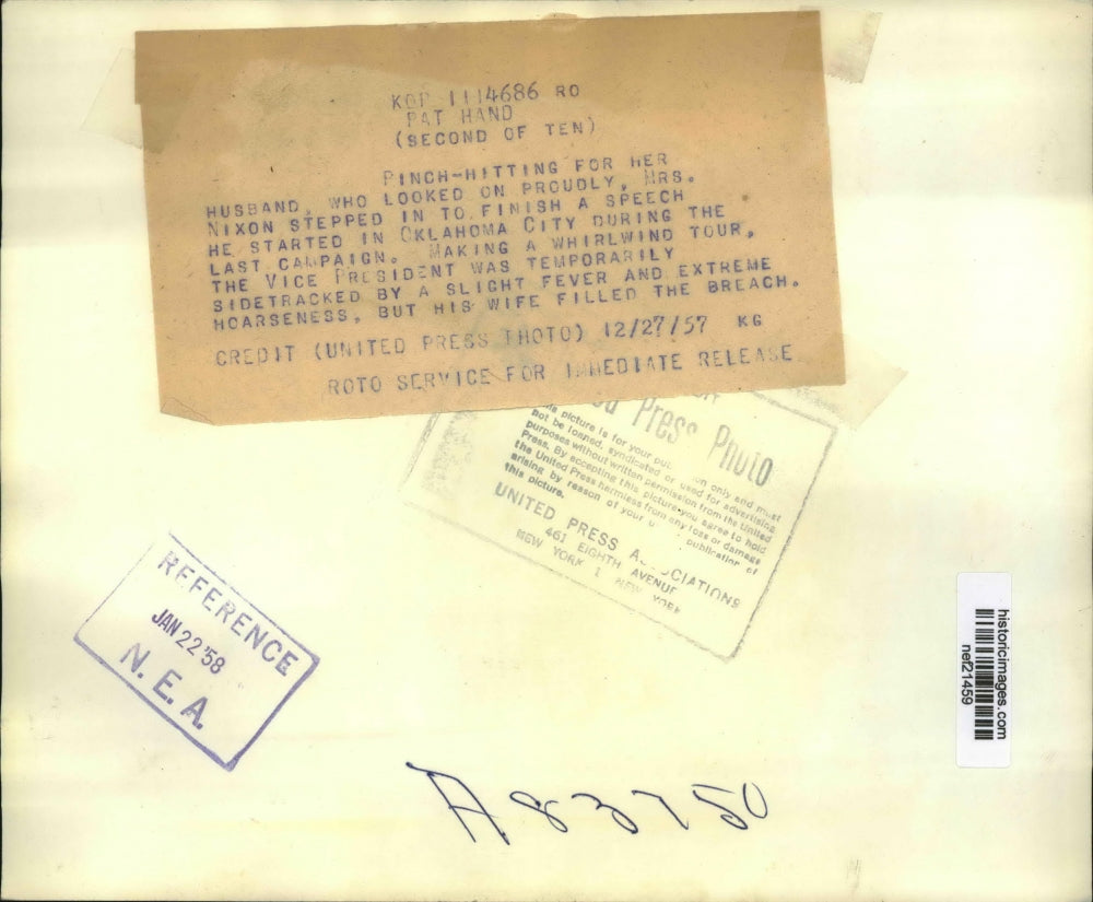 1958 Press Photo Mrs Nixon Finishes a Speech Nixon Started in Oklahoma City