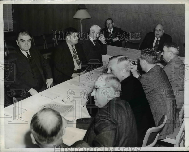 Load image into Gallery viewer, 1943 Press Photo John L. Lewis of United Mine Workers at Coal Wage Negotiation
