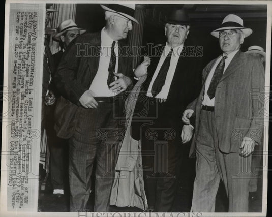 1947 Press Photo John L. Lewis of United Mine Workers Leaves UMW Headquarters
