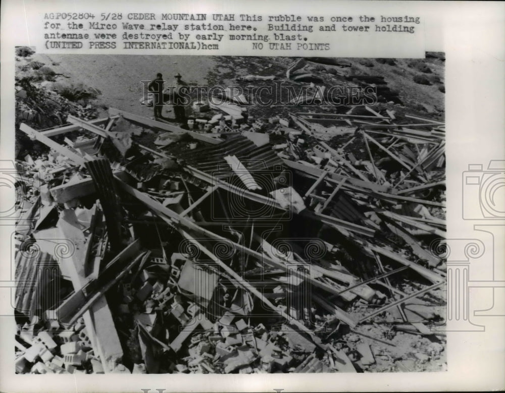 1961 Press Photo Microwave Relay Station Wreckage after Explosion, Cedar Mount