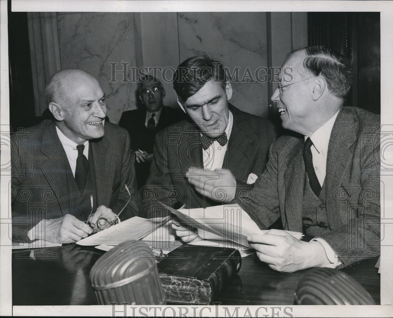 Load image into Gallery viewer, 1947 Press Photo Senate Labor Committee Legislation to reduce Industrial Estate
