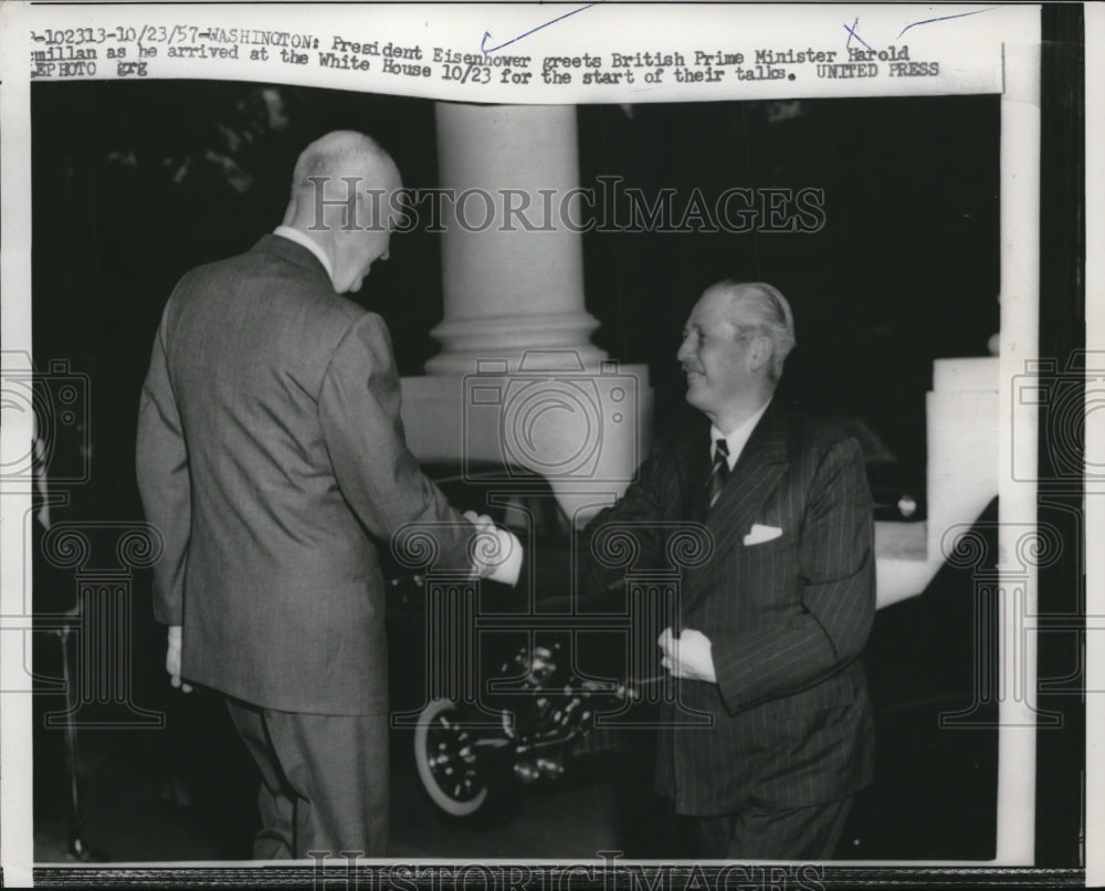 1957 Press Photo Pres. Dwight Eisenhower greets British Minister Harold Mcmillan