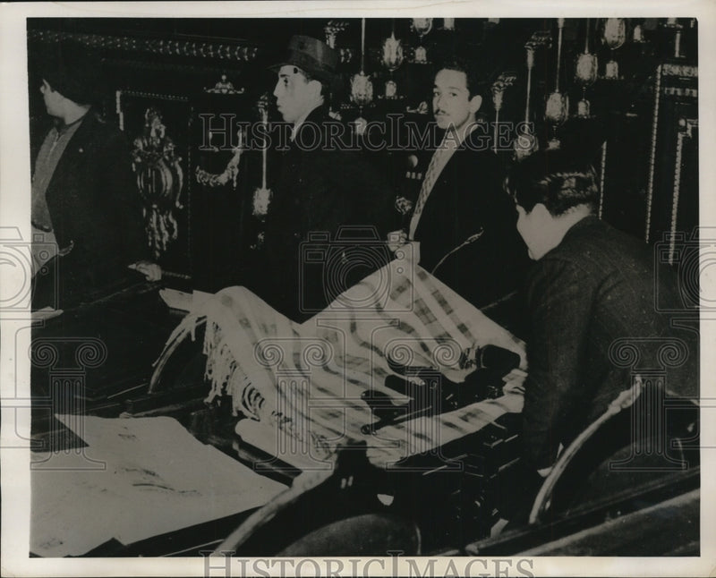 Load image into Gallery viewer, 1940 Press Photo Would-Be Mexican Government Congressmen Slept With Armed Guards
