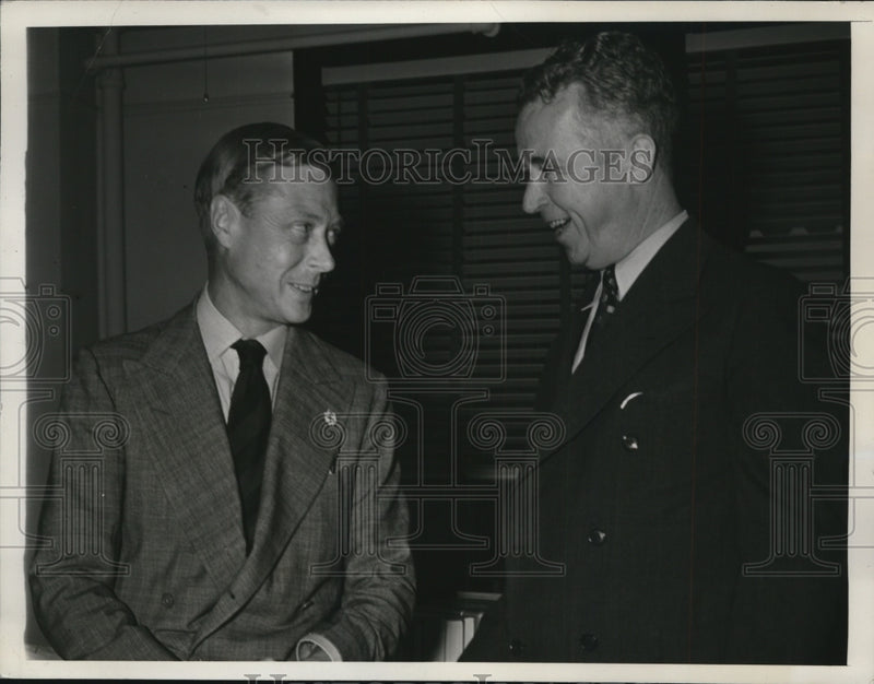 Load image into Gallery viewer, 1941 Press Photo Duke of Windsor With James J. McEntee - nef21720
