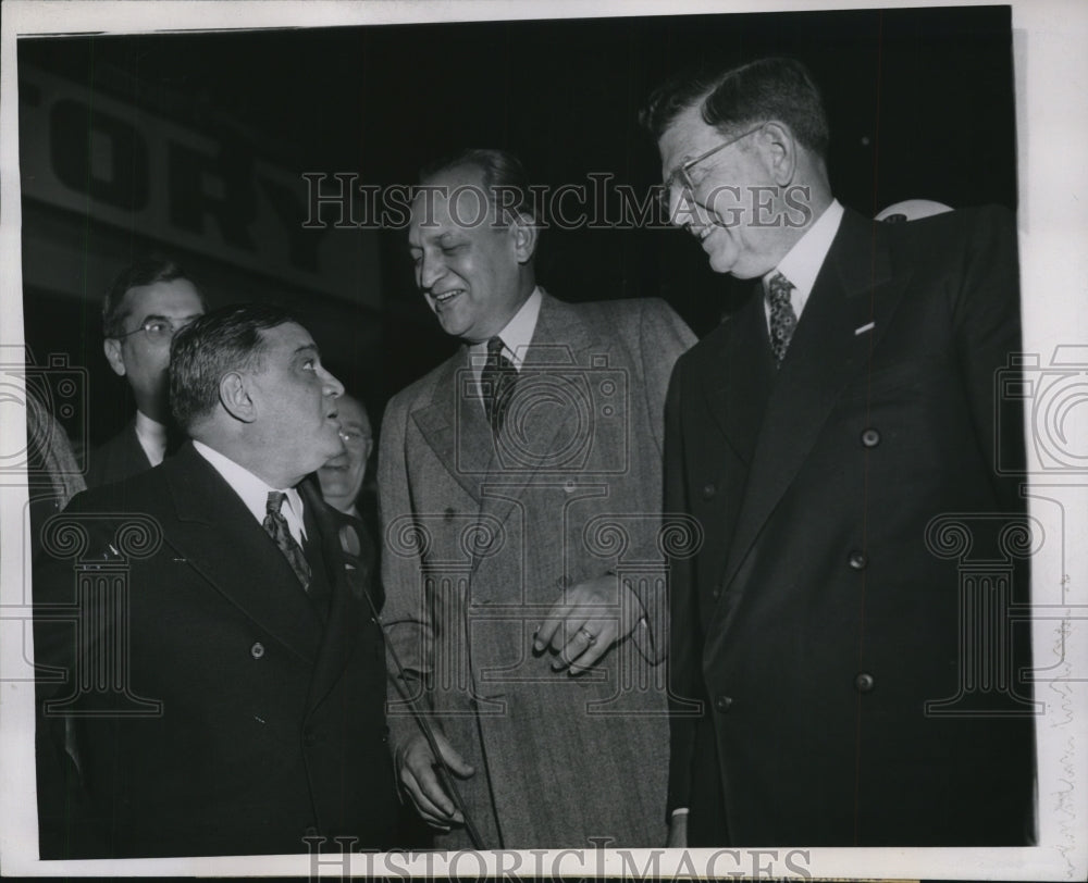 1944 Press Photo NY's Mayor Fiorello H. Laguardia Escorted by Scott W. Lucas