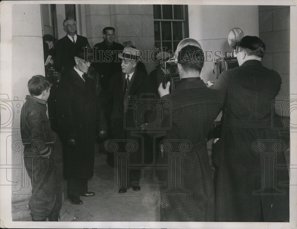 1937 Press Photo Dr. Francis E. Townsend, Elisha Hanson Leaving supreme Court