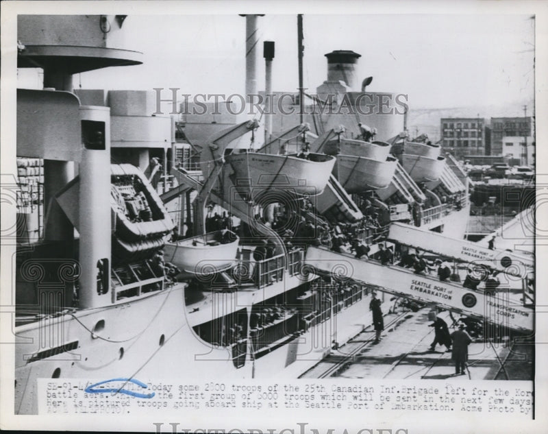 Load image into Gallery viewer, 1951 Press Photo 25th Canadian Infantry Brigade Boarding Ship in Seattle
