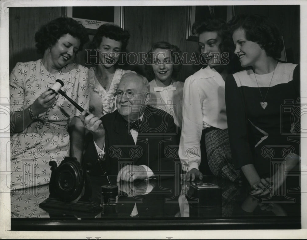 1944 Press Photo Thomas H. Cannon & Hostesses Catholic Order of Foresters
