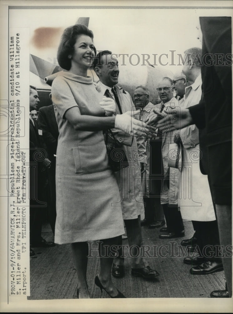 1964 Press Photo William E. Miller & Wife at Hillsgrove Airport, Rhode Island