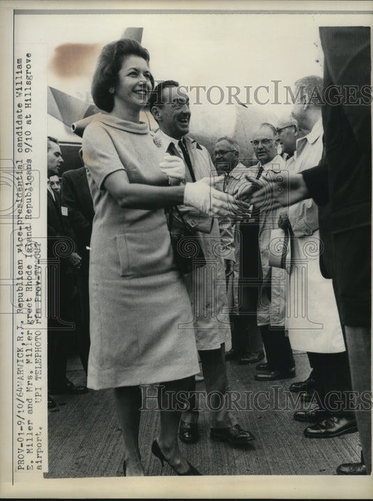 1964 Press Photo William E. Miller & Wife at Hillsgrove Airport, Rhode Island
