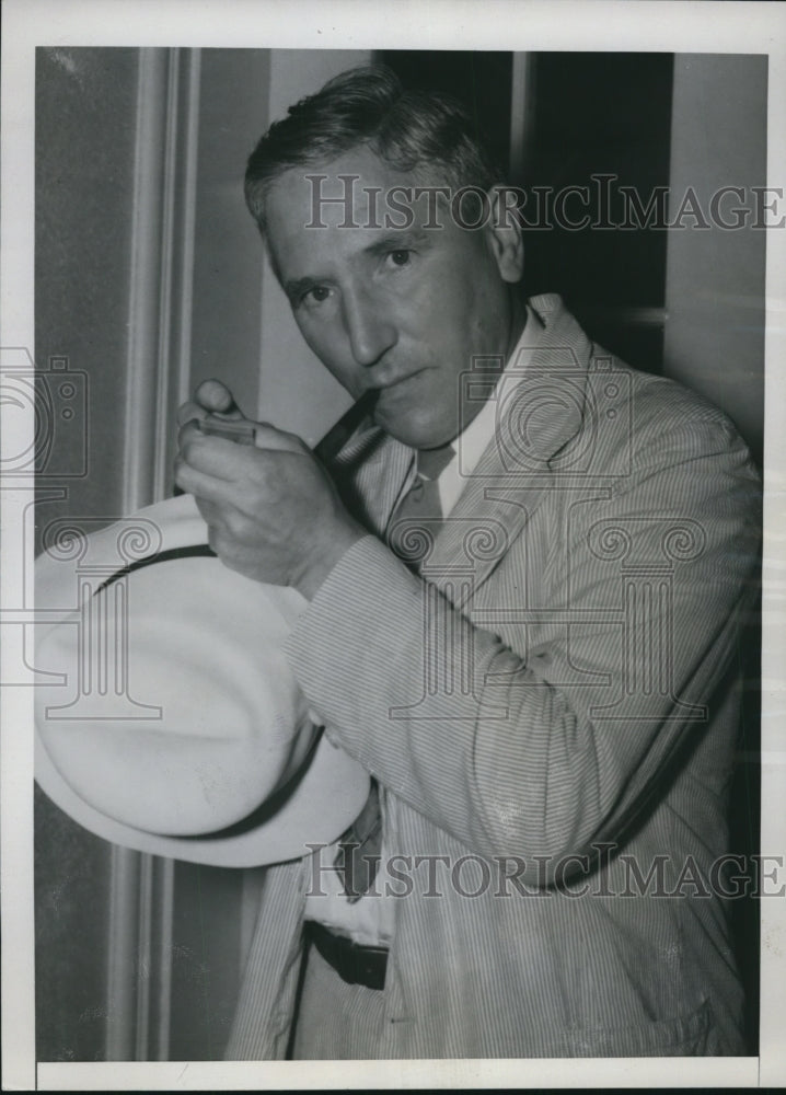 Load image into Gallery viewer, 1941 Press Photo Lincoln MacVeagh,United State Minister to Iceland - nef22155
