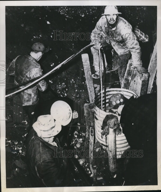 1951 Press Photo Norma Vina Ford Rescued from Well, Hermiston, Oregon