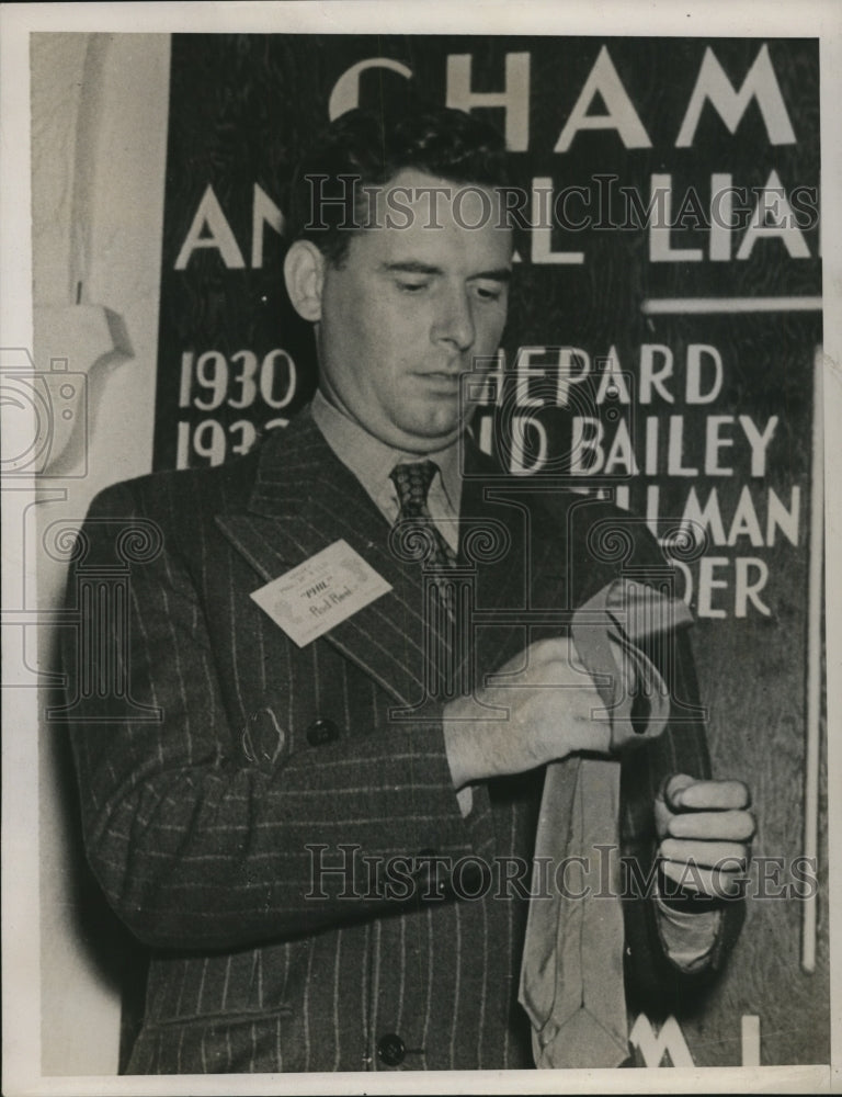 Load image into Gallery viewer, 1938 Press Photo Philip Wiley - nef22307
