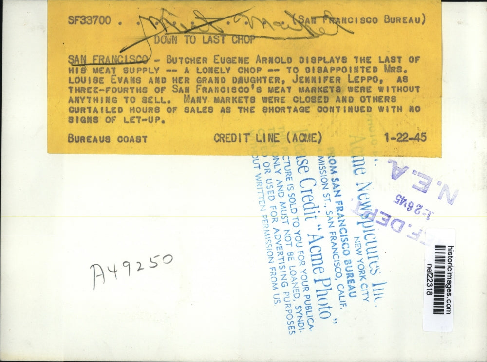 1945 Press Photo Butcher Eugene Arnold Displays Last Meat Supply San Francisco