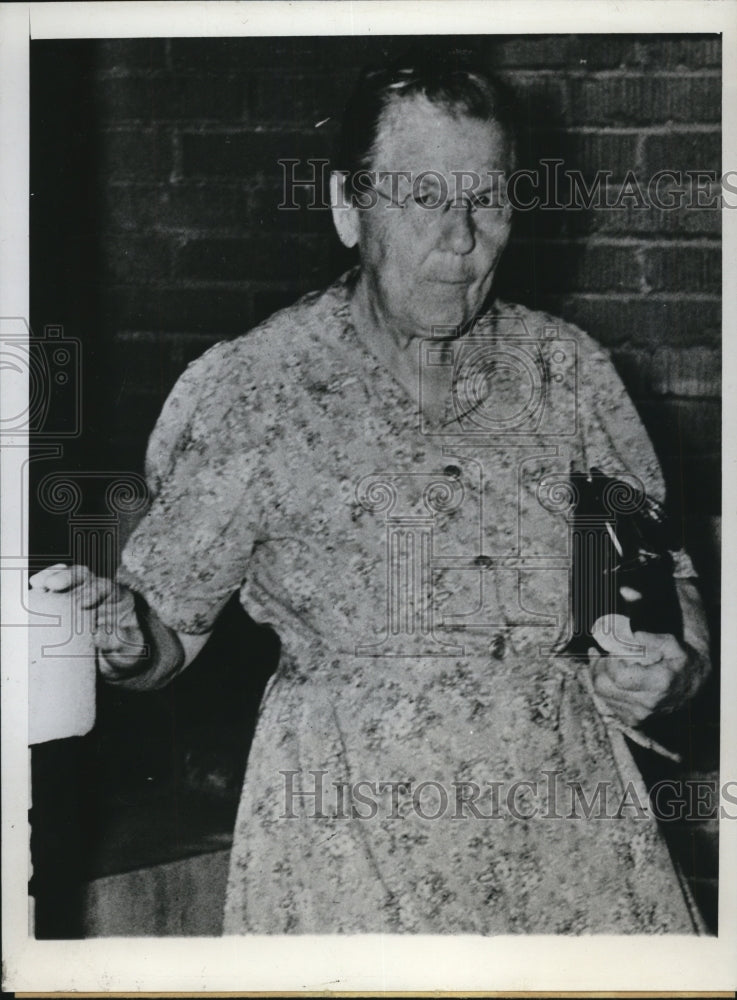 1946 Press Photo Mille Winter - nef22329