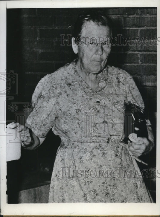 1946 Press Photo Mille Winter - nef22329