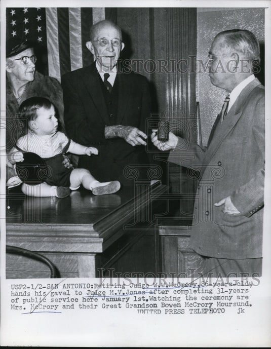 1955 Press Photo Judge W.W. McCrory Retirement Ceremony, San Antonio, Texas