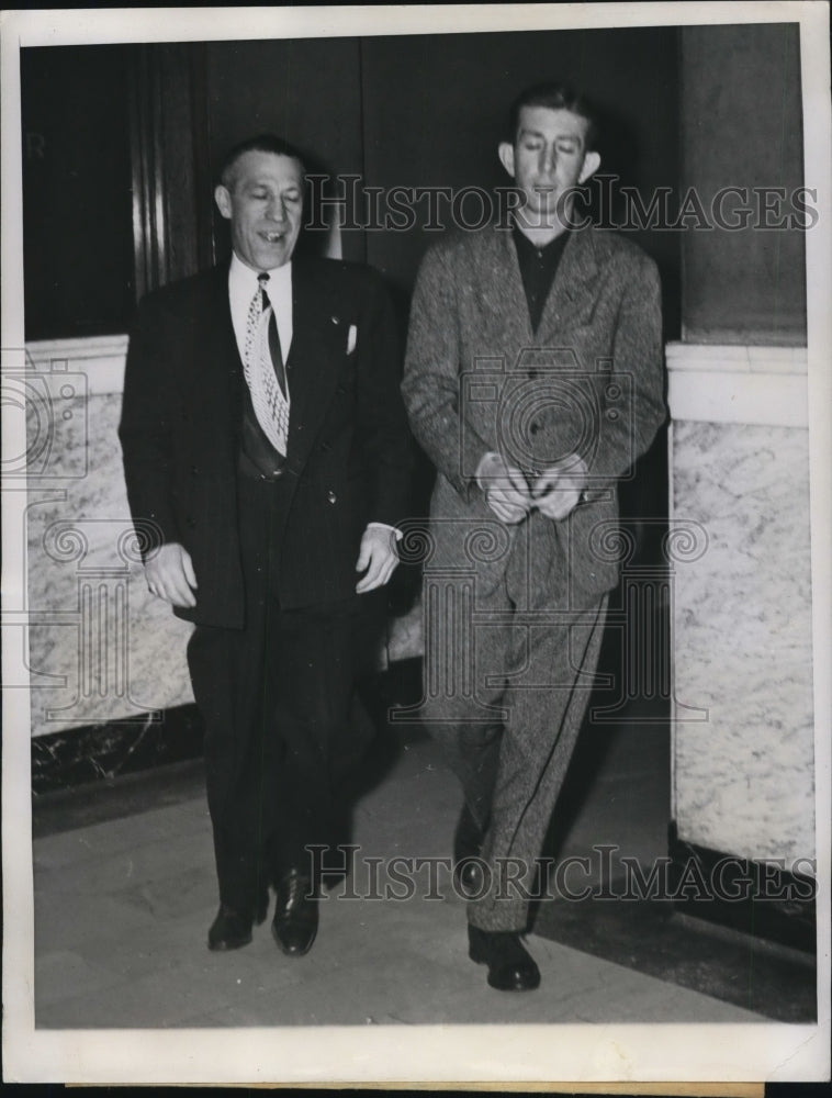 Load image into Gallery viewer, 1948 Press Photo James Hudgel Leaving Chicago Arraignment - nef22469
