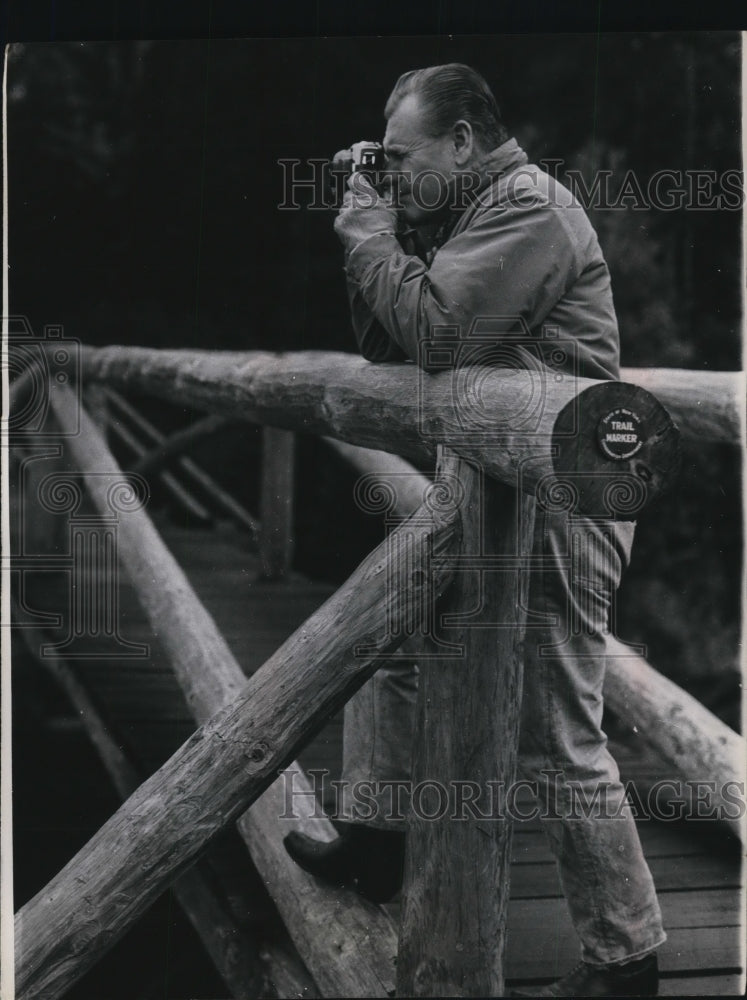 1965 Press Photo Nelson Rockefeller Photographing Duck Hole, Lake Placid