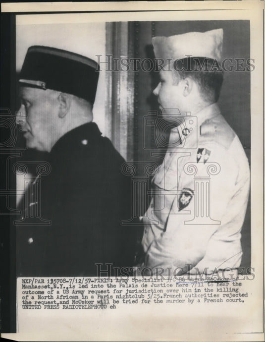1957 Press Photo De Wayne McOsker at Palais de Justice, Paris - nef22505