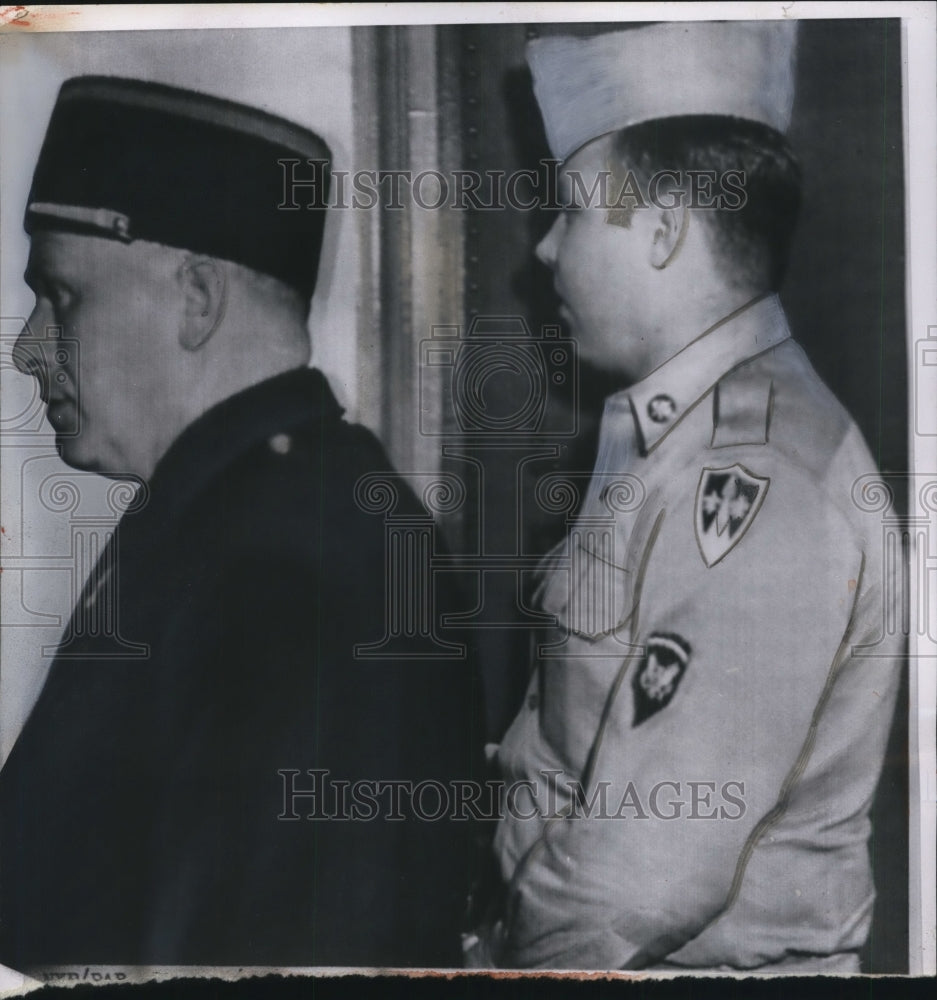 1957 Press Photo De Wayne McOsker at Palais de Justice, Paris - nef22508