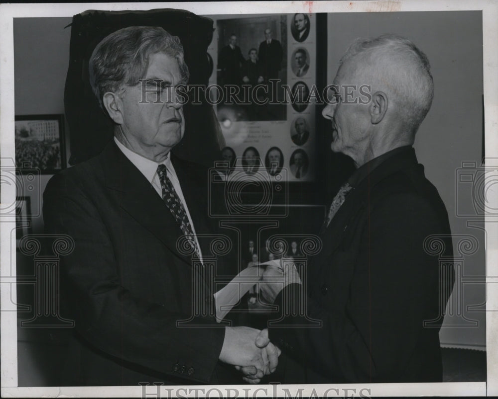 1948 Press Photo John K Lewis present pension check to Horace Michael Airscough