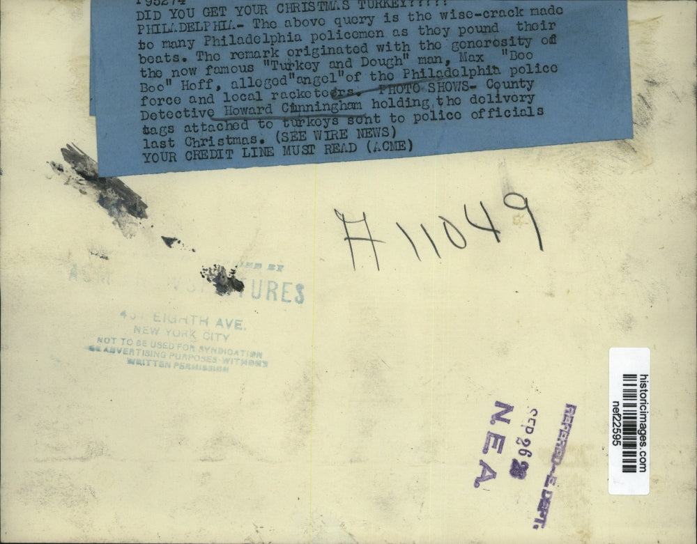 1926 Press Photo Detective Floyd Cunningham Holding Police Turkey Delivery Tags
