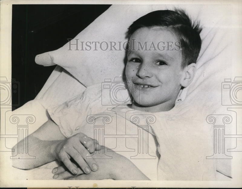 Load image into Gallery viewer, 1944 Press Photo Johnny Wilm - nef22615
