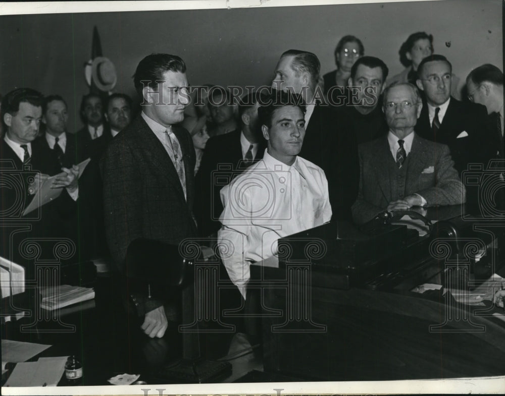 1937 Press Photo Albert Dyer Pleads Not Guilty, Los Angeles, California Court