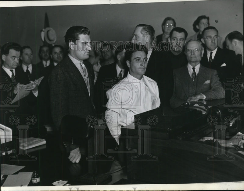 Load image into Gallery viewer, 1937 Press Photo Albert Dyer Pleads Not Guilty, Los Angeles, California Court
