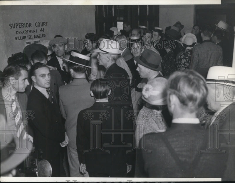Load image into Gallery viewer, 1937 Press Photo Albert Dyer Arraigned in Los Angeles, California Court
