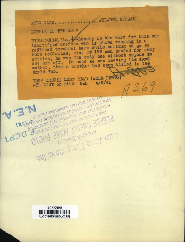 1941 Press Photo Birmingham, Alabama Drafted to Fort McClellen Alone at Terminal