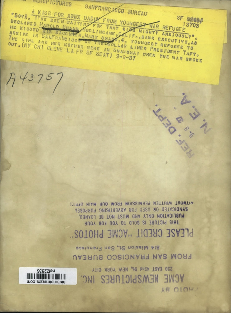 1937 Press Photo Harold Shand kissed her daughter Mary youngest War refugee