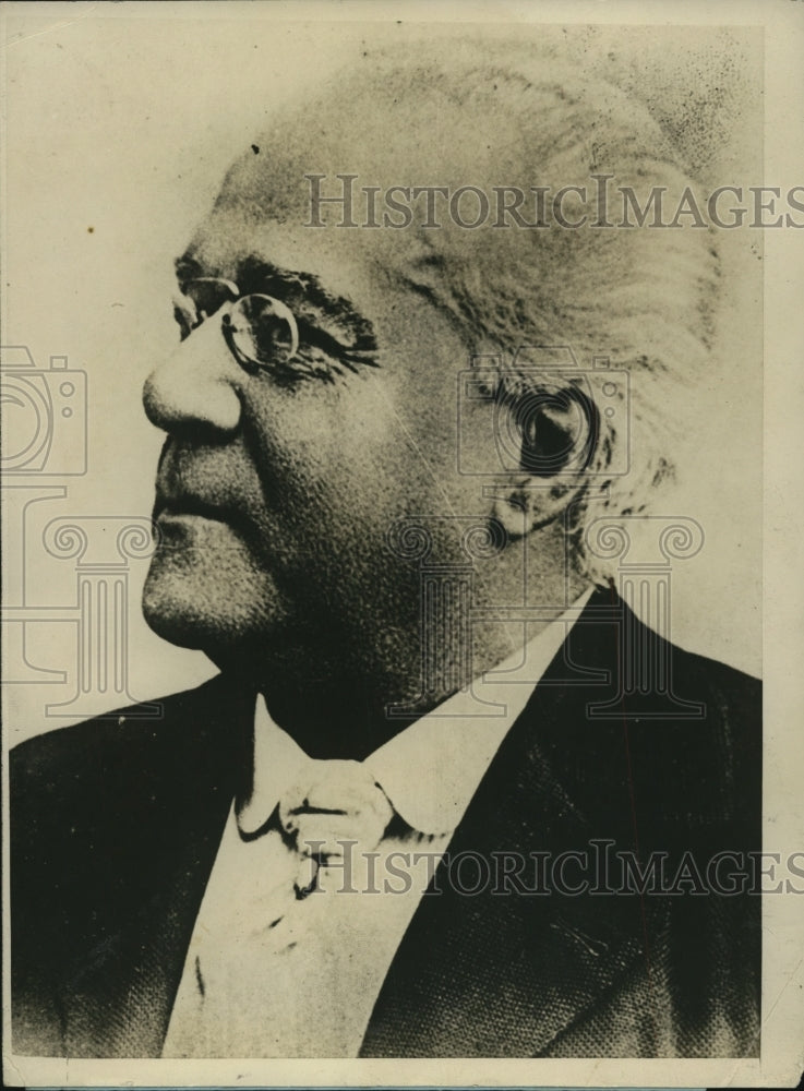 1925 Press Photo BarberJohn Szentpetry Inherits Over One Hundred Million Dollars