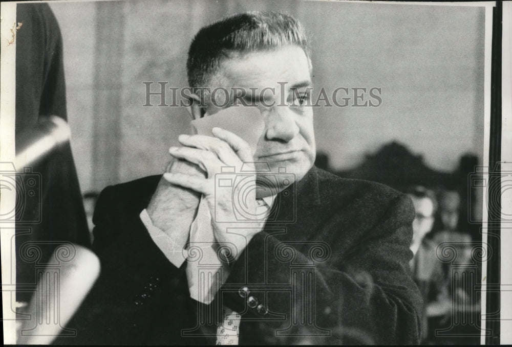 1963 Press Photo Joseph Valachi Wipes Face During Senate Investigations Subcomm.