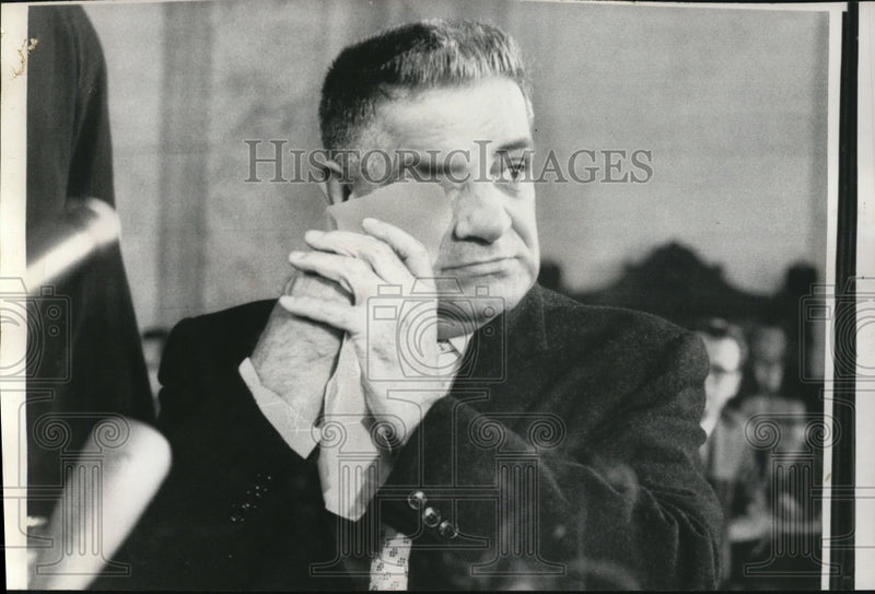 Load image into Gallery viewer, 1963 Press Photo Joseph Valachi Wipes Face During Senate Investigations Subcomm.
