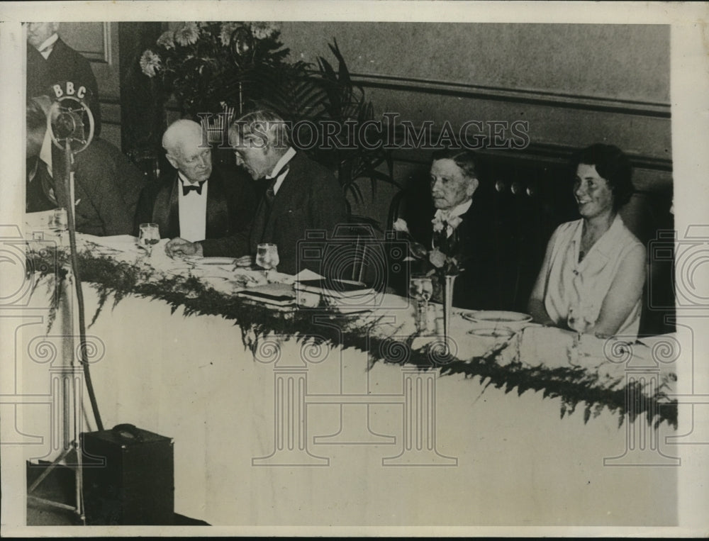 1929 Press Ramsay MacDonald &amp; Daughter Ishbel Shown at Dinner at Niagara Hotel