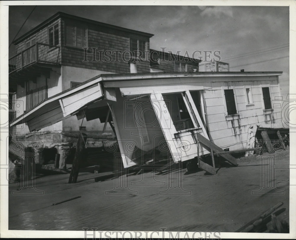 1939 Press Photo Belmont Beach, California Home Destroyed by Waves - nef23020