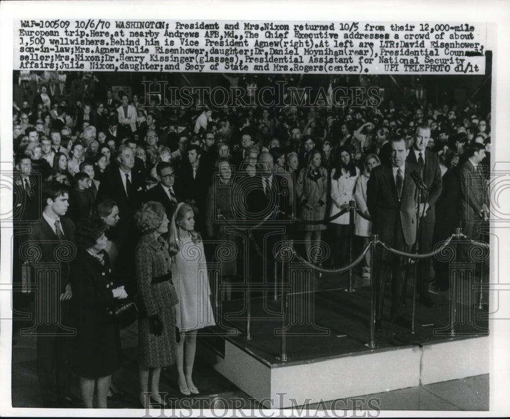 1970 Press Photo President and Mrs. Nixon Return form European trip - nef23044