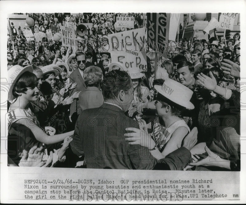 Load image into Gallery viewer, 1968 Press Photo Richard Nixon with Crowds at Boise, Idaho Campaign Stop
