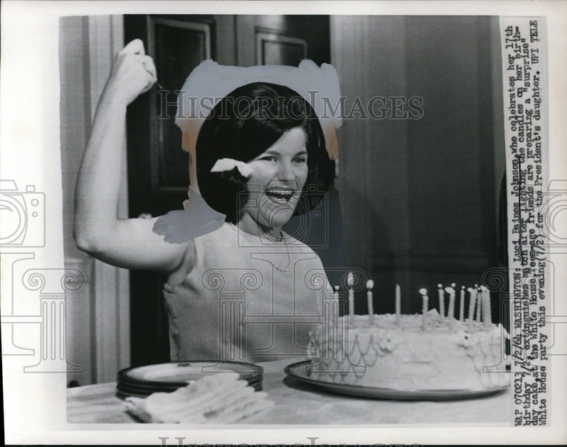 Load image into Gallery viewer, 1964 Press Photo Luci Baines Johnson w 17th Birthday Cake at White House
