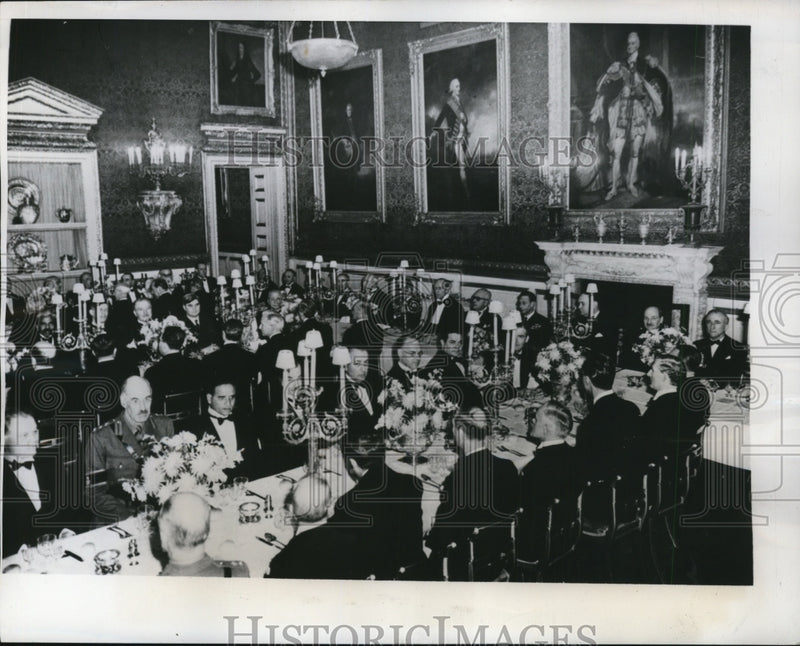 Load image into Gallery viewer, 1946 Press Photo UNO Delegates at King George VI Royal Banquet, St. James Palace
